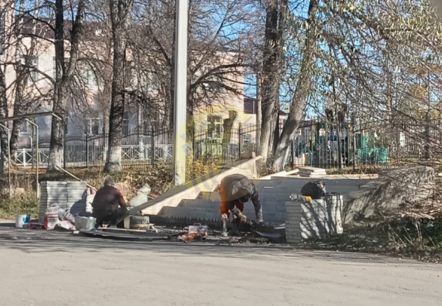 ​В Александровске начали ремонтировать лестницу в Сквере Победы