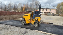 В городе строят площадку для подвижных игр и площадку с тренажерами