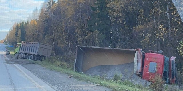 «Газель» смяло в ДТП с двумя самосвалами на трассе между Александровском и Яйвой