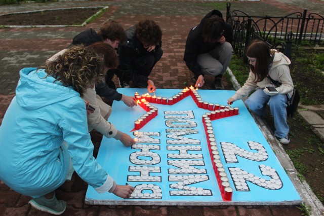 Жители АМО зажгли сотни свечей 22 июня