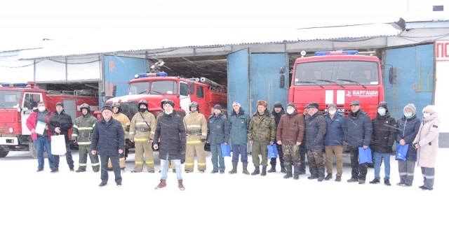 Со словами поздравлений и благодарности