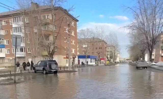 Ситуация с подтоплением участка дороги в поселке Яйва на контроле у прокуратуры