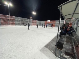 В Карьере Известняк продолжается обустройство уличной спортивно-игровой площадки